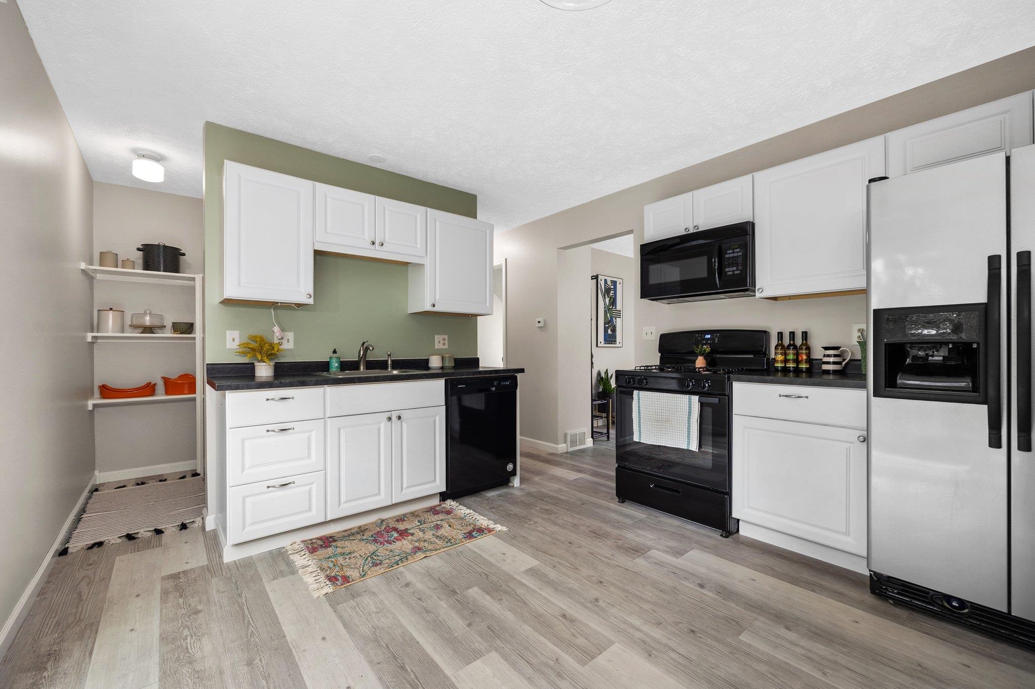 3801 East Hammond Road Traverse City, MI 49686 - Photo 2 of 52 1916177-1.JPG