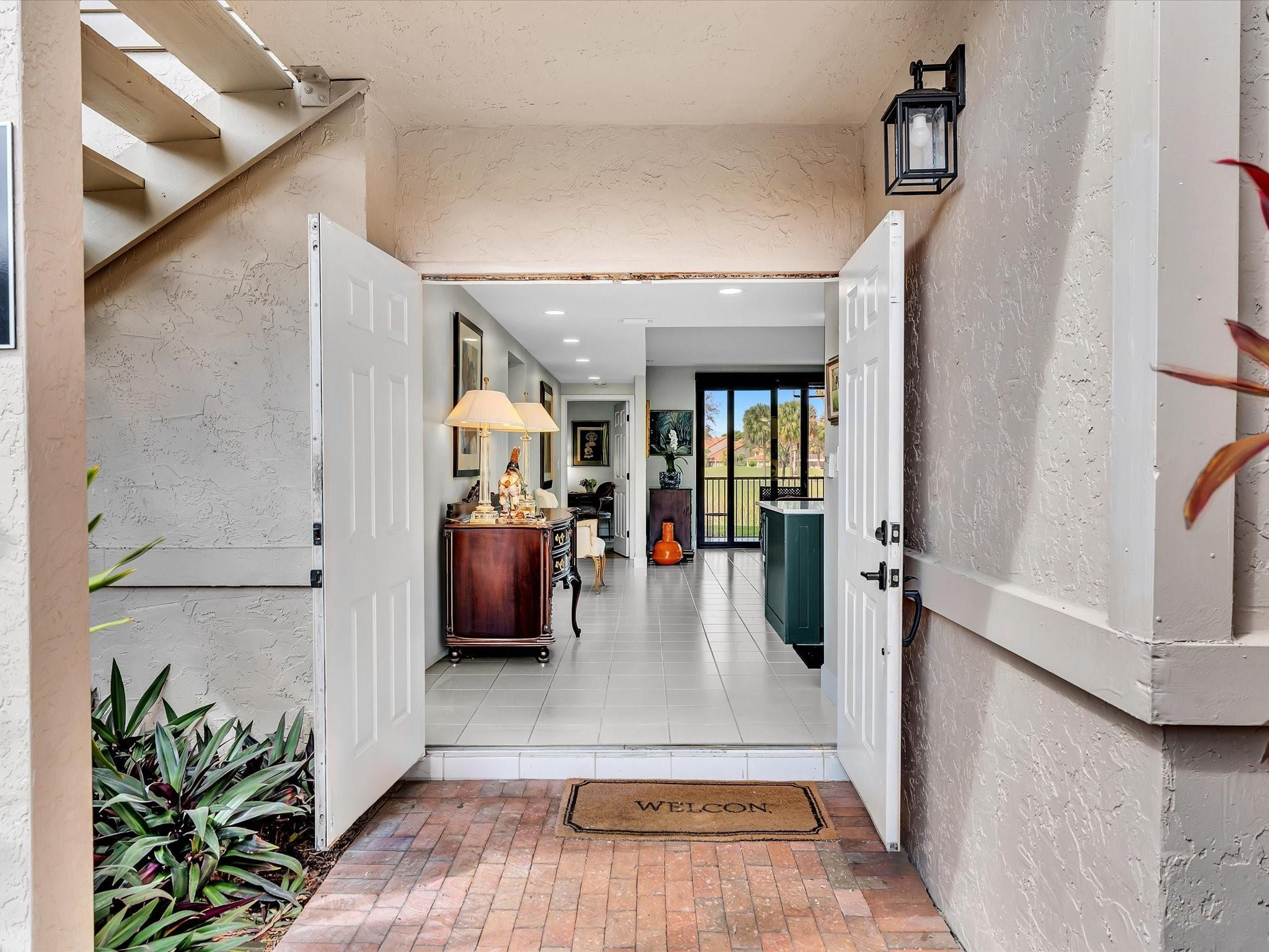 7642 Elm Ridge Drive, Unit 14L Boca Raton, FL 33433 - Photo 4 of 69 a hallway with wooden floor and furniture
