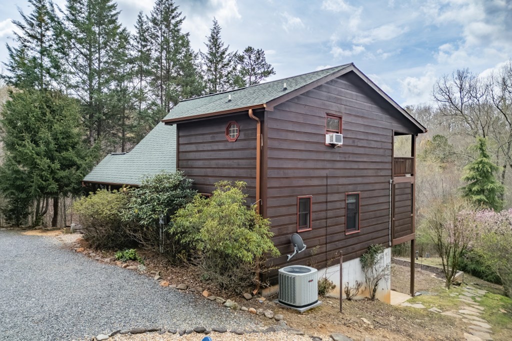 1204 Brookhaven Lane Blue Ridge, GA 30513 - Photo 33 of 44