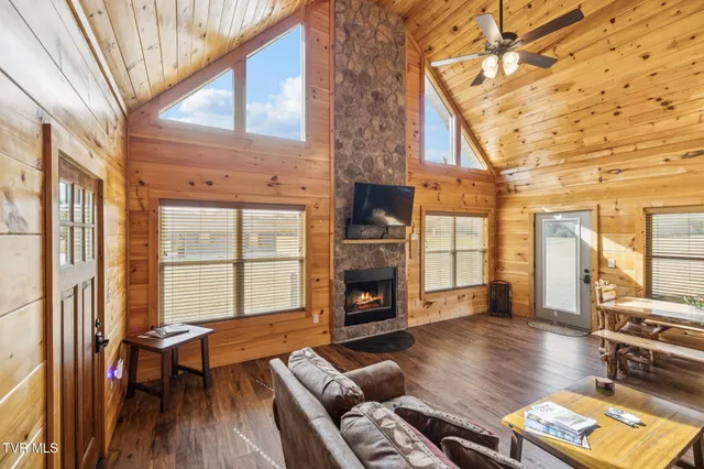 $435,000 | 3871 Holders Grove Road, Cosby, TN 37722