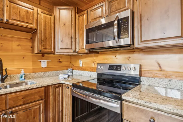 $435,000 | 3871 Holders Grove Road, Cosby, TN 37722