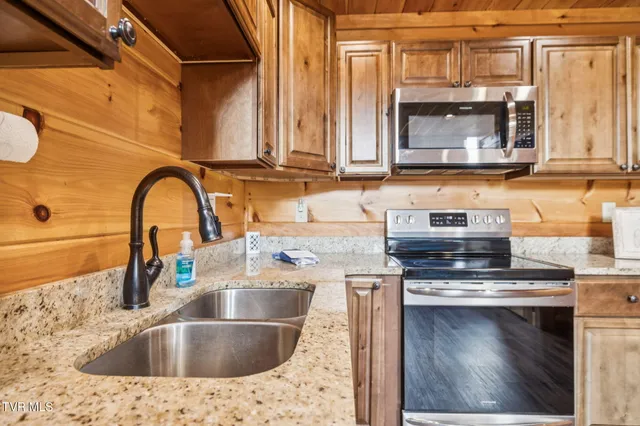 $435,000 | 3871 Holders Grove Road, Cosby, TN 37722