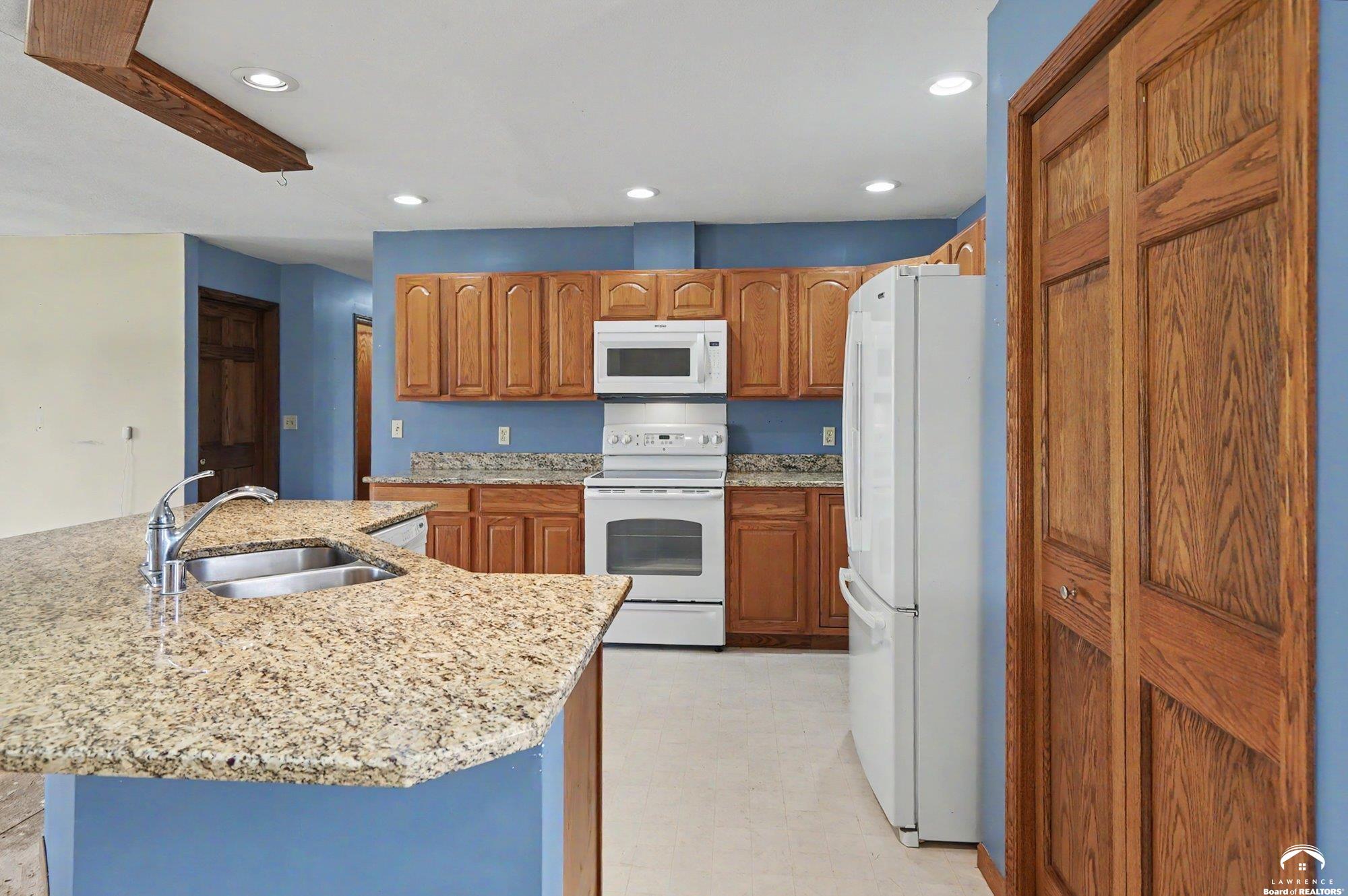801 North 900 Road Lawrence, KS 66047 - Photo 12 of 61