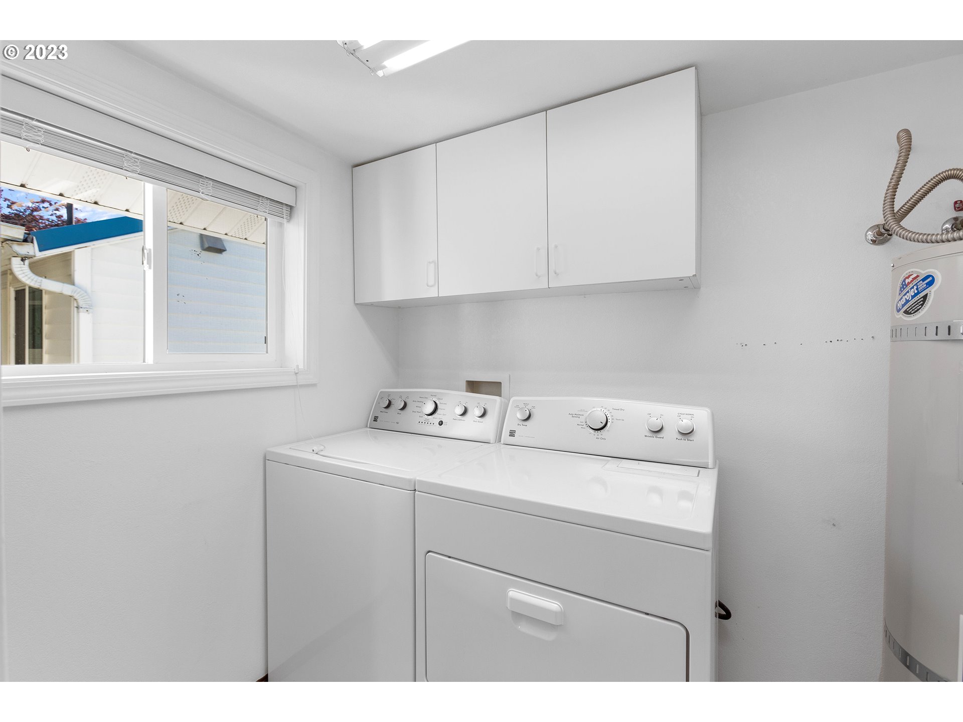 1042 Hawthorne Avenue Reedsport, OR 97467 - Photo 12 of 42 Laundry