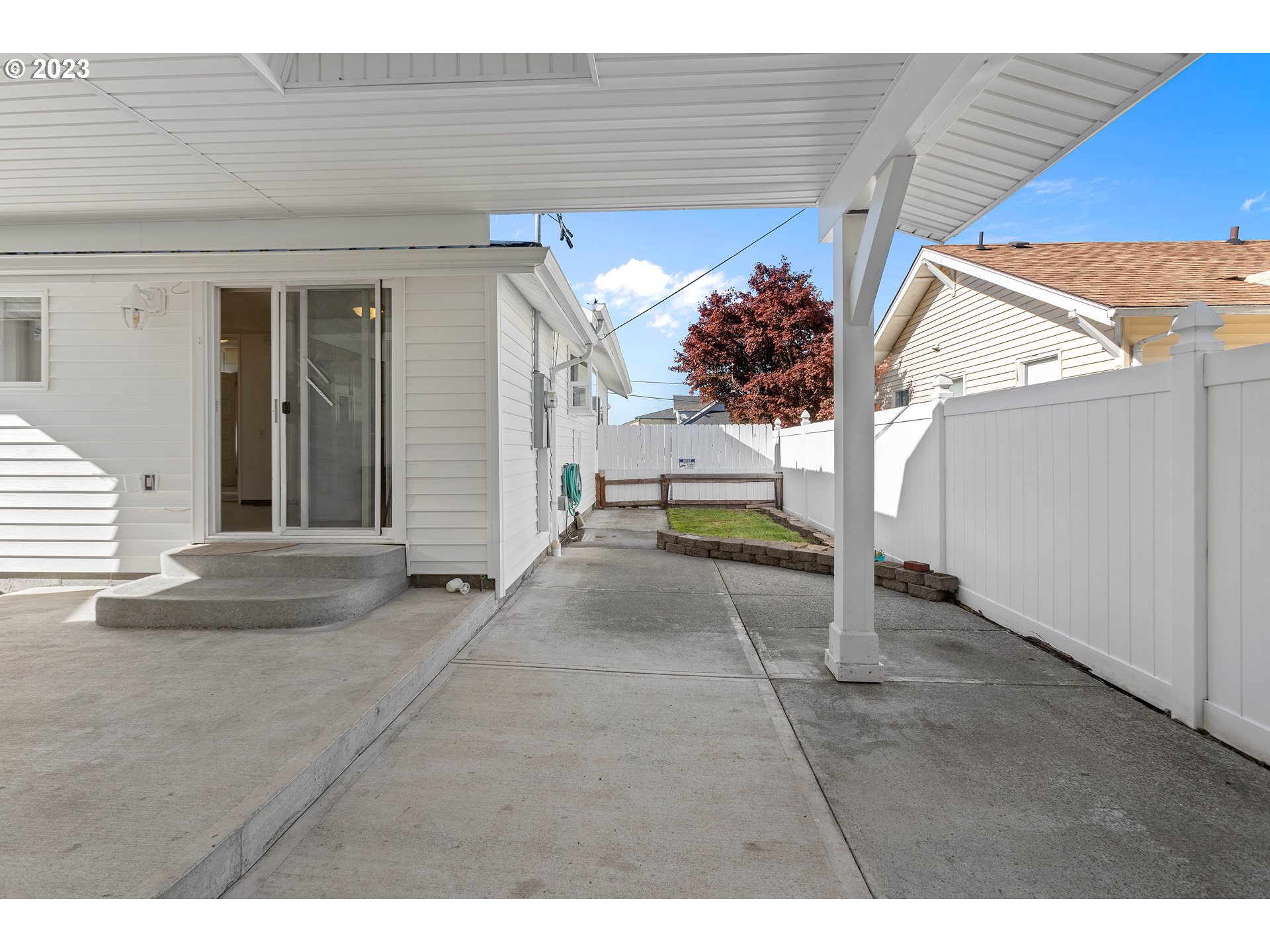 1042 Hawthorne Avenue Reedsport, OR 97467 - Photo 15 of 42 Covered Patio
