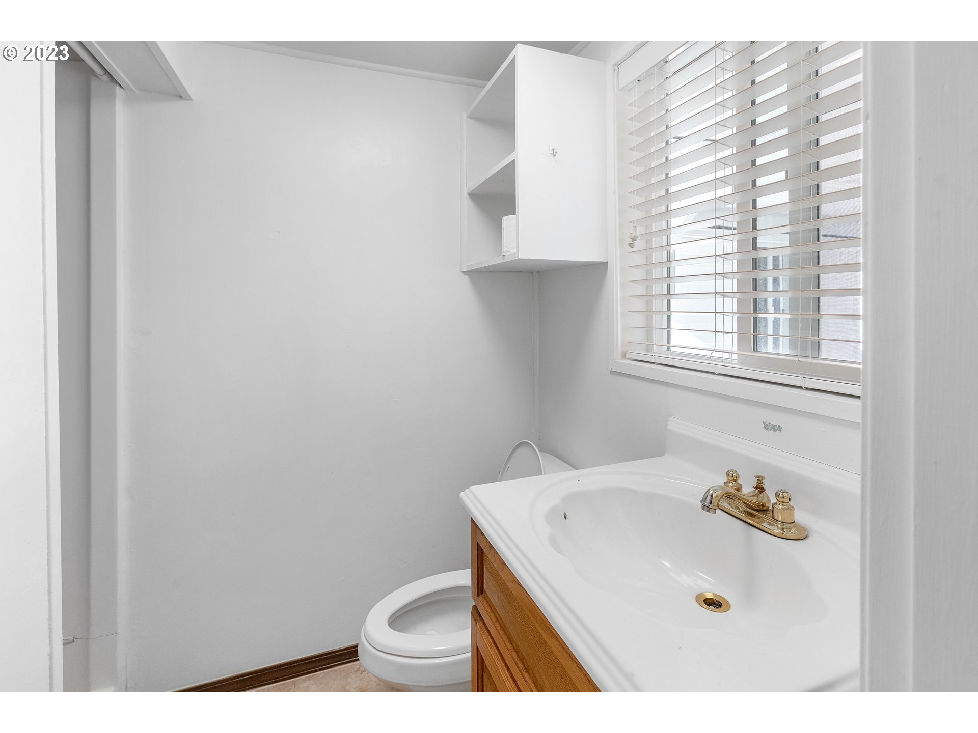 1042 Hawthorne Avenue Reedsport, OR 97467 - Photo 19 of 42 Bathroom