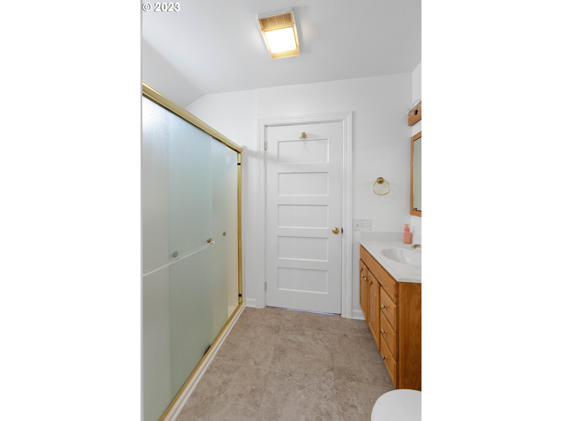 1042 Hawthorne Avenue Reedsport, OR 97467 - Photo 20 of 42 Bathroom