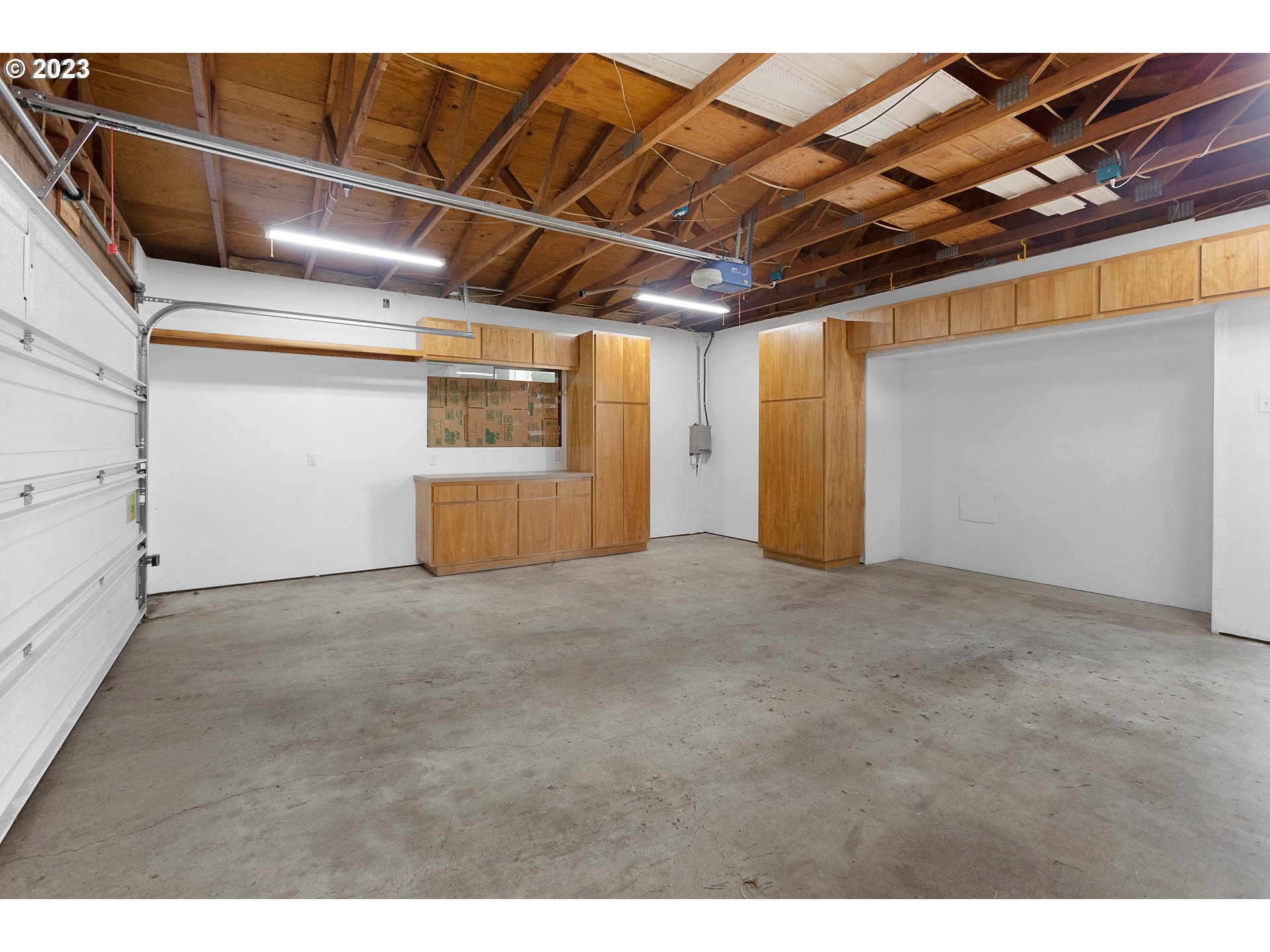 1042 Hawthorne Avenue Reedsport, OR 97467 - Photo 22 of 42 Garage
