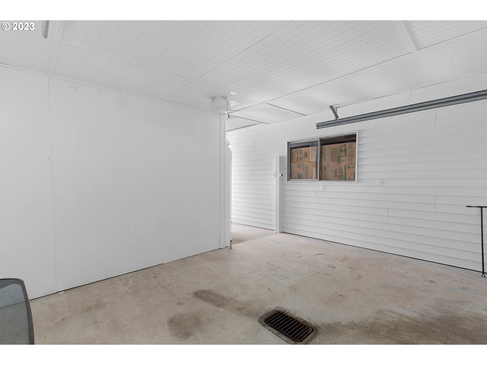 1042 Hawthorne Avenue Reedsport, OR 97467 - Photo 25 of 42 Garage