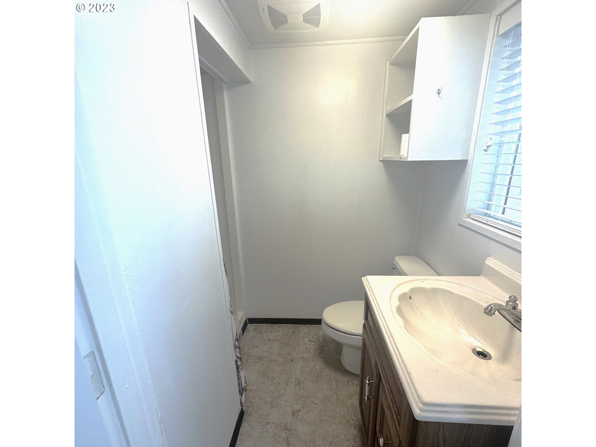 1042 Hawthorne Avenue Reedsport, OR 97467 - Photo 27 of 42 Bathroom