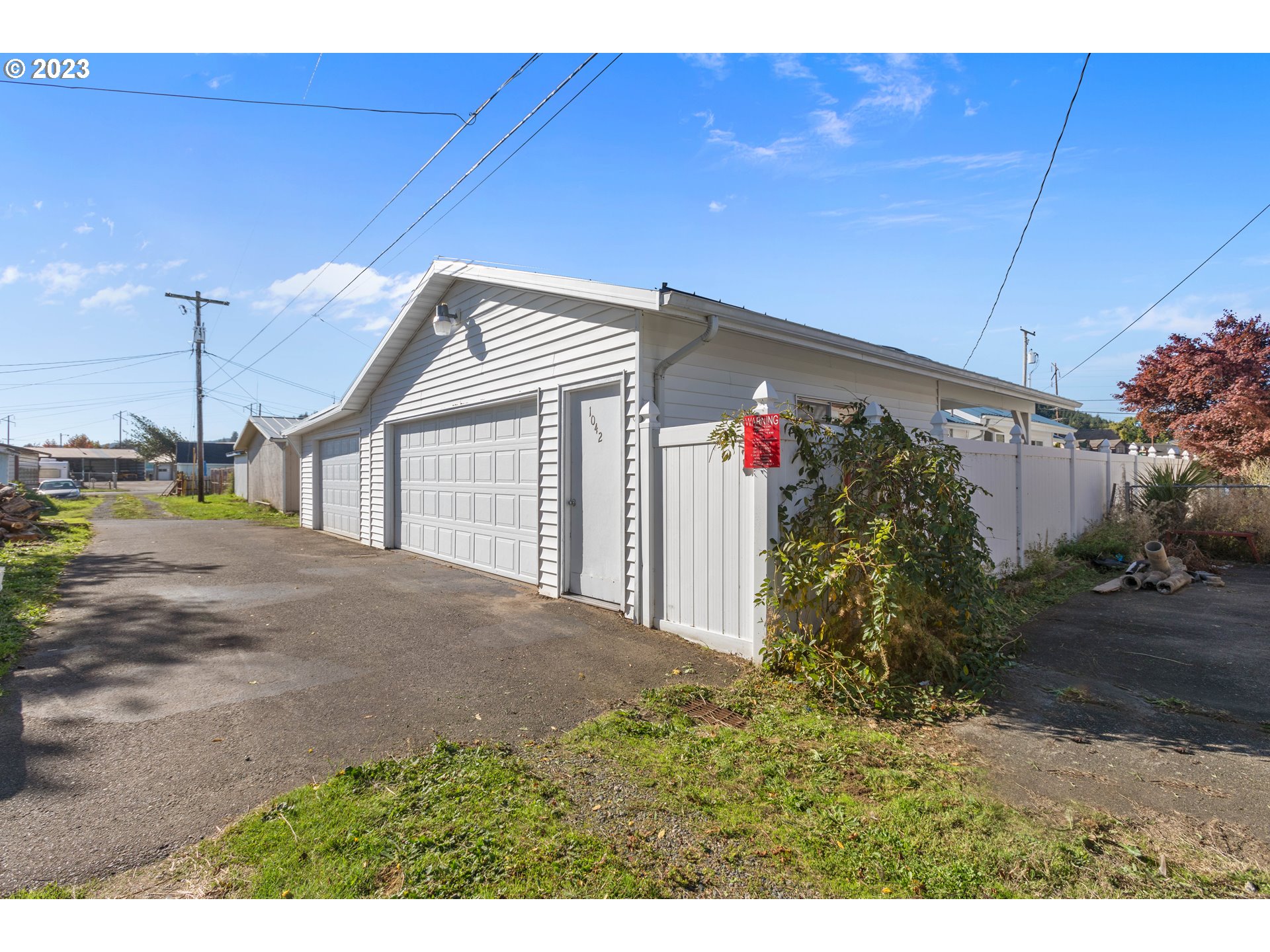 1042 Hawthorne Avenue Reedsport, OR 97467 - Photo 28 of 42 Garage