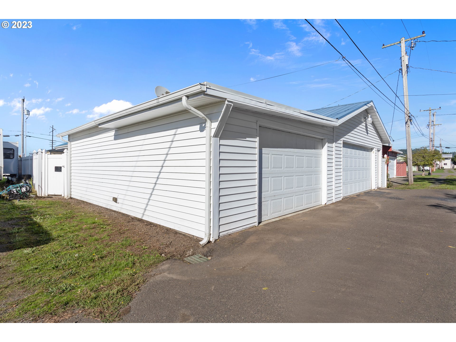 1042 Hawthorne Avenue Reedsport, OR 97467 - Photo 29 of 42 Garage