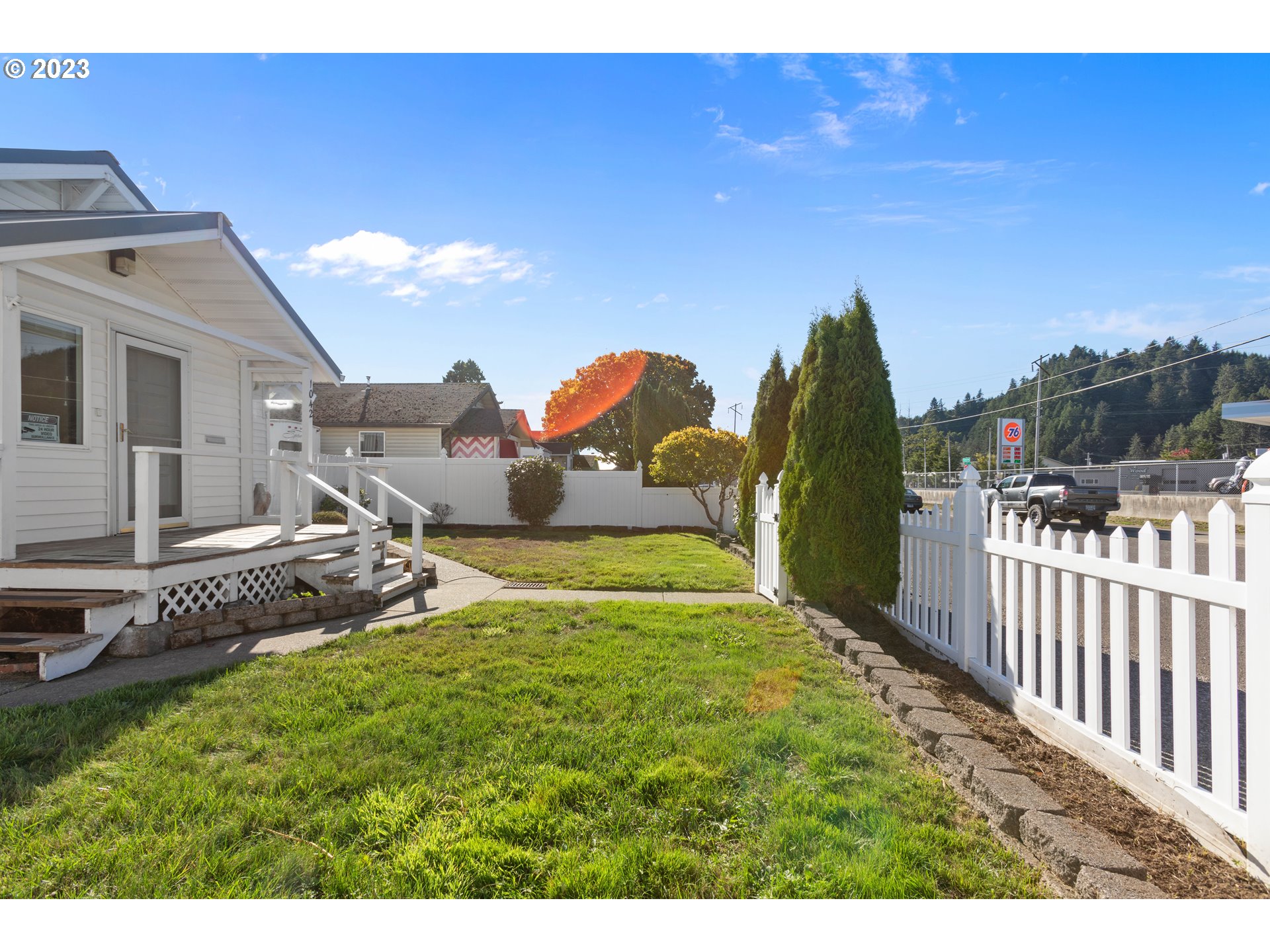 1042 Hawthorne Avenue Reedsport, OR 97467 - Photo 30 of 42 Front Yard