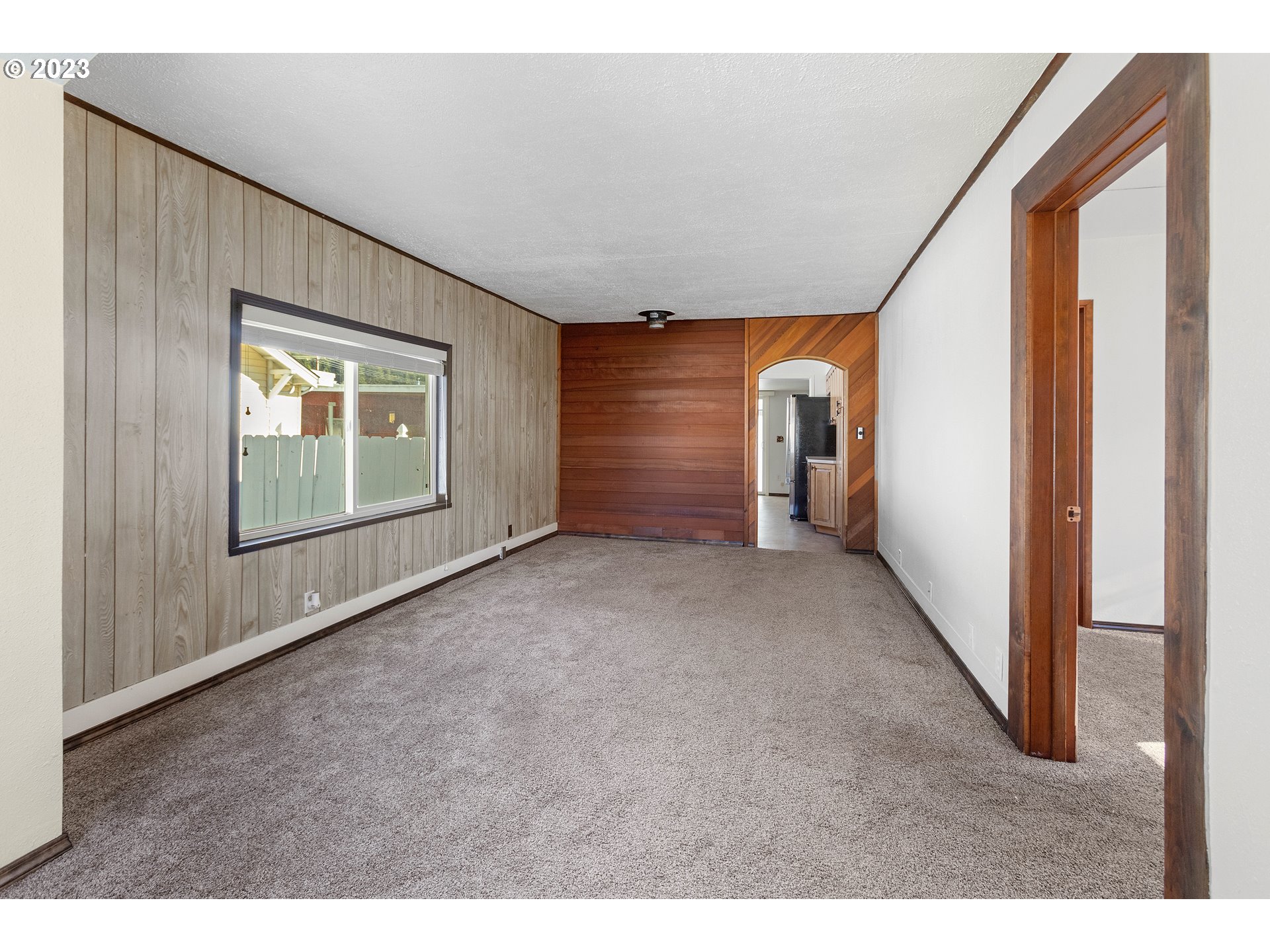 1042 Hawthorne Avenue Reedsport, OR 97467 - Photo 3 of 42 Living Room