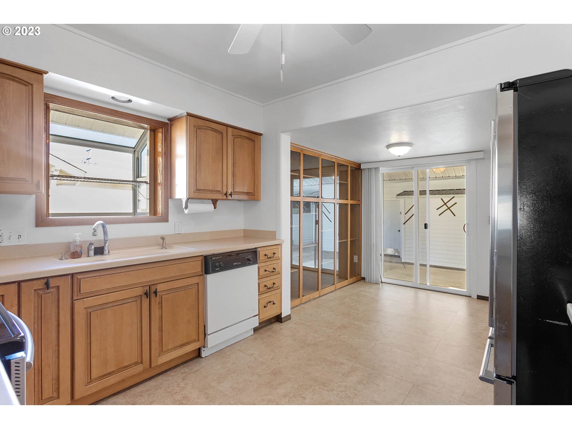 1042 Hawthorne Avenue Reedsport, OR 97467 - Photo 6 of 42 Kitchen
