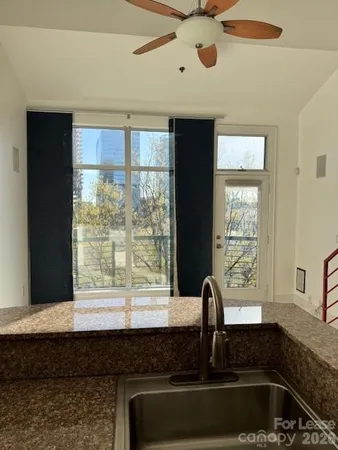 $2,000 | 115 East Park Avenue, Unit 423, Charlotte, NC 28203