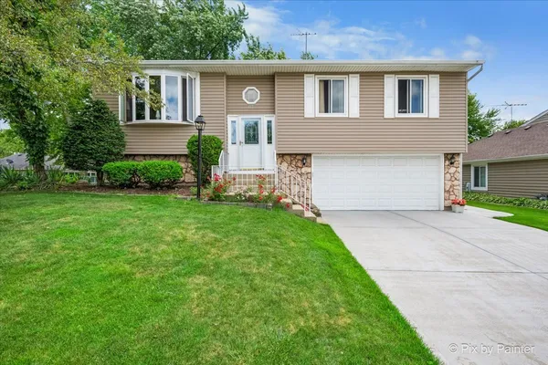 $449,900 | 445 Harvest Lane, Roselle, IL 60172