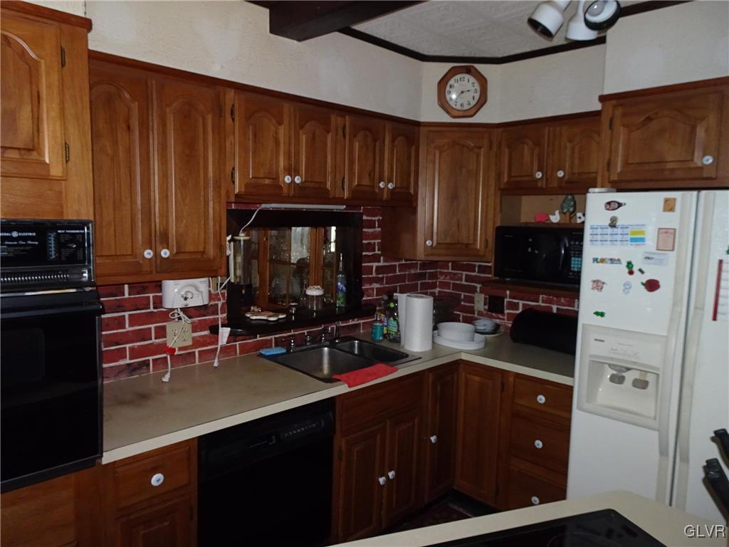 432 Locust Road Hellertown, PA 18055 - Photo 12 of 25 Gallery Image 12