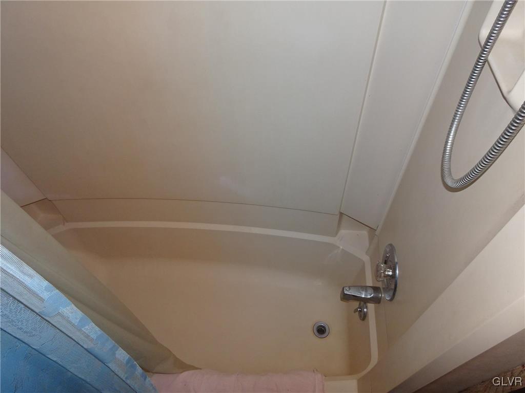 432 Locust Road Hellertown, PA 18055 - Photo 14 of 25 1st floor full bath
