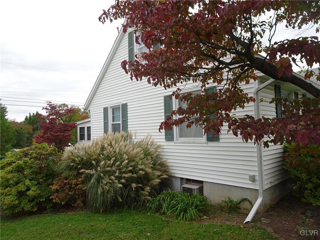 432 Locust Road Hellertown, PA 18055 - Photo 2 of 25 Gallery Image 2