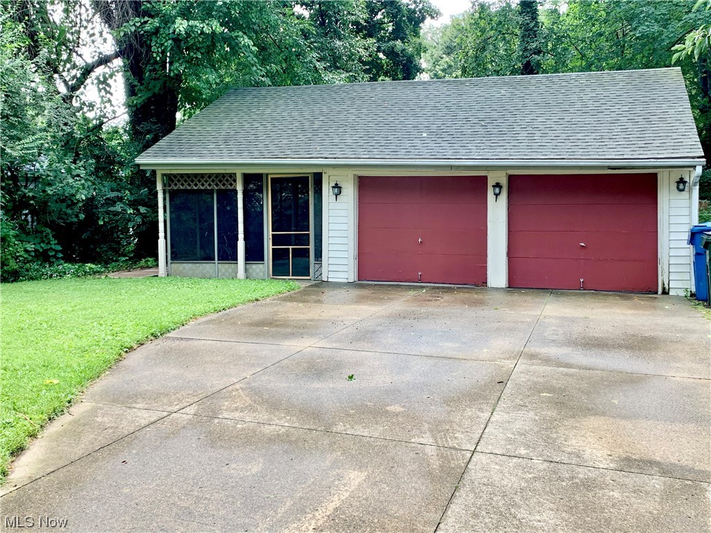 27041 Butternut Ridge Road North Olmsted, OH 44070 - Photo 24 of 28 Garage