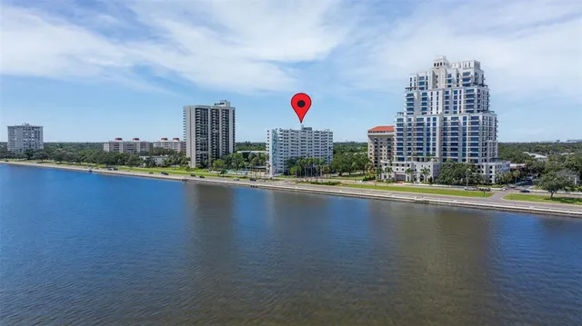 $299,900 | 2401 Bayshore Boulevard, Unit 202, Tampa, FL 33629