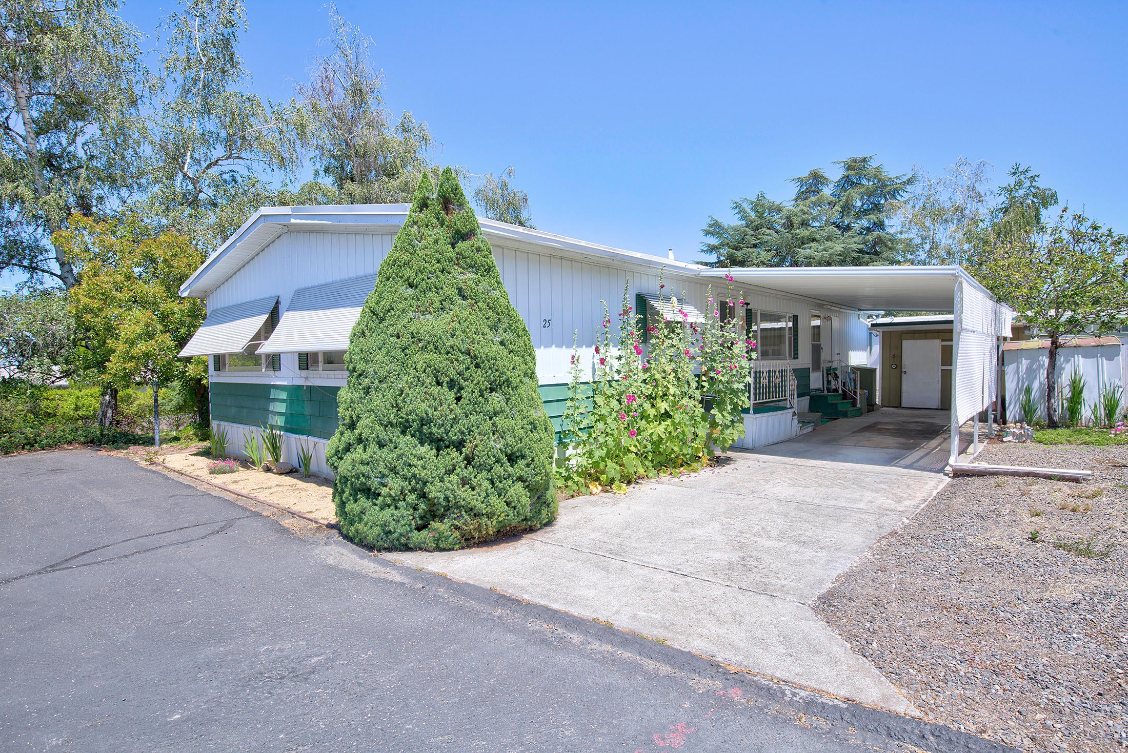 3955 South Stage Road, Unit 25 Medford, OR 97501 - Photo 1 of 14 southstage017