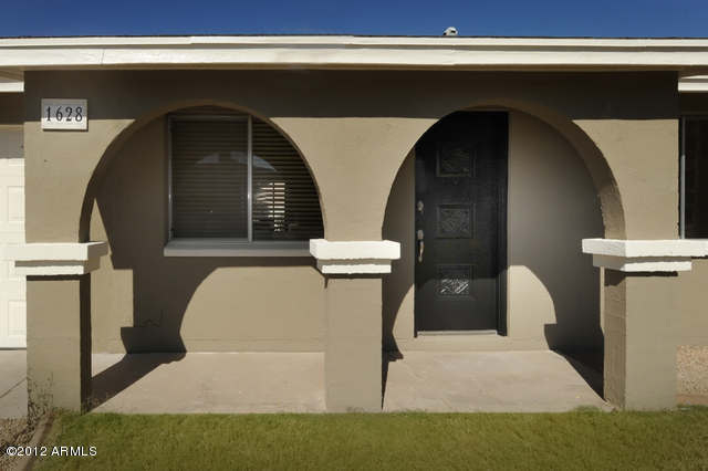 1628 West Calavar Road Phoenix, AZ 85023 - Photo 3 of 20 R-1628 W