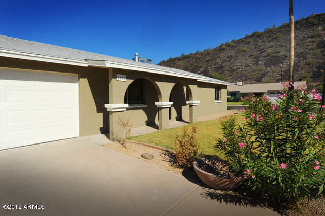 1628 West Calavar Road Phoenix, AZ 85023 - Photo 4 of 20 R-1628 W