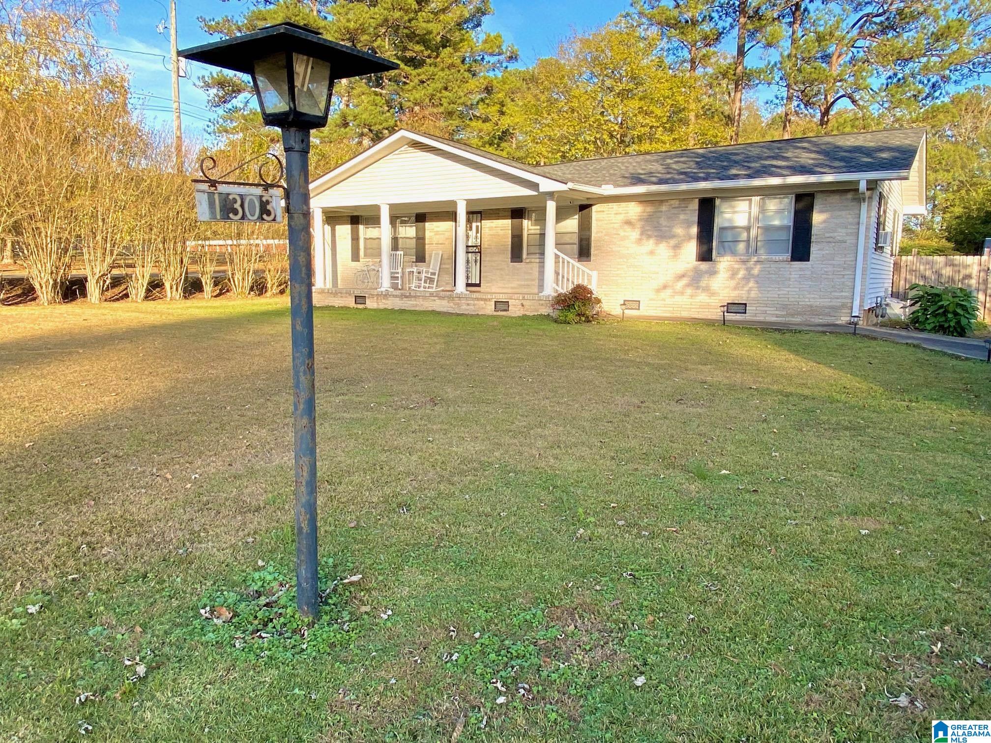 1303 Robertson Road Anniston, AL 36207 - Photo 4 of 29