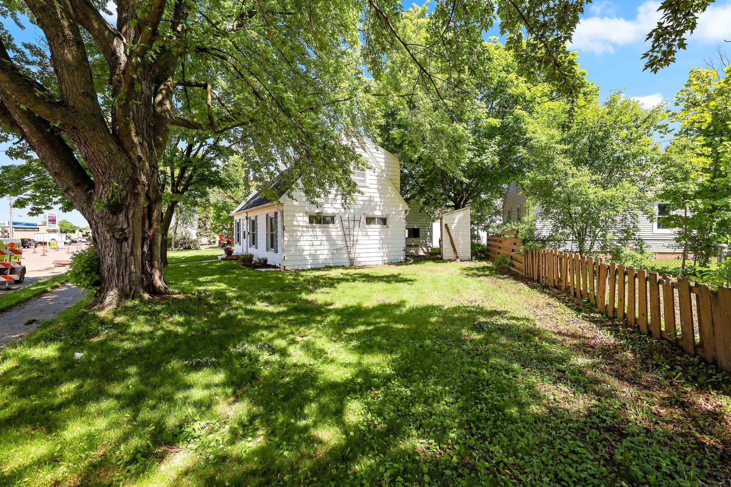 1120 North Badger Avenue Appleton, WI 54914 - Photo 8 of 51