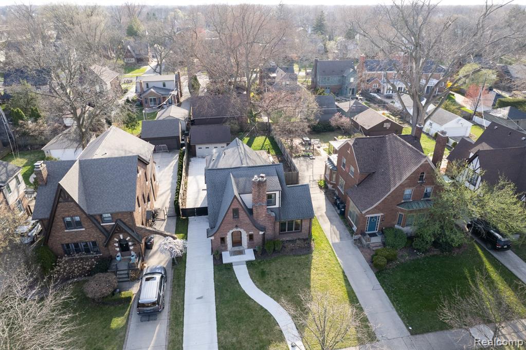 725 Lincoln Road Grosse Pointe, MI 48230 - Photo 9 of 68 Gallery Image 9