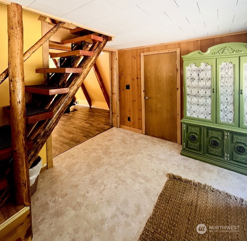 15 Turtle Run Road Tonasket, WA 98855 - Photo 8 of 34 a view of a room with window and wooden floor
