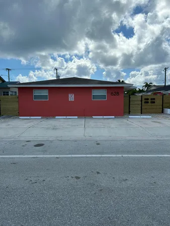 $2,150 | 628 North M Street, Lake Worth Beach, FL 33460