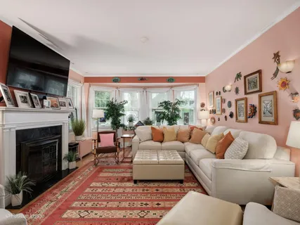 $775,000 | 2500 West Farwell Avenue, Chicago, IL 60645