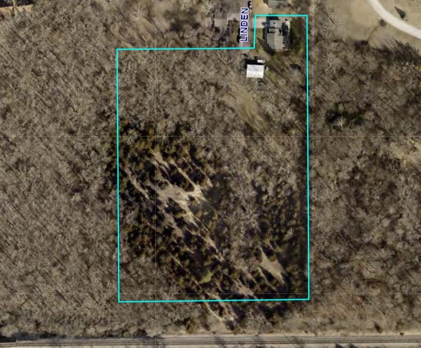 952 North Linden Avenue Decatur, IL 62522 - Photo 63 of 63 a bathroom with a shower