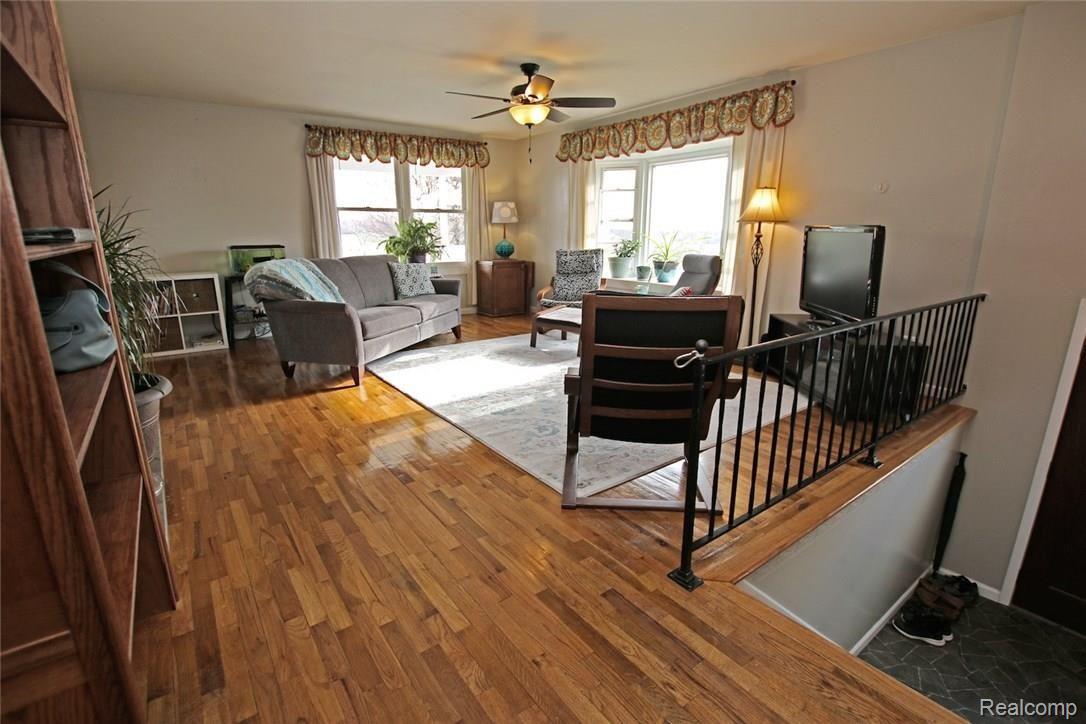 9488 Hegel Road Goodrich, MI 48438 - Photo 4 of 42 4) Living Room.jpg