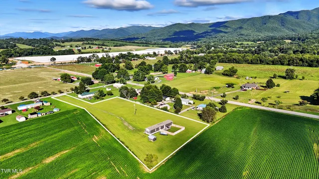 $250,000 | 1851 Corby Bridge Road, Chuckey, TN 37641