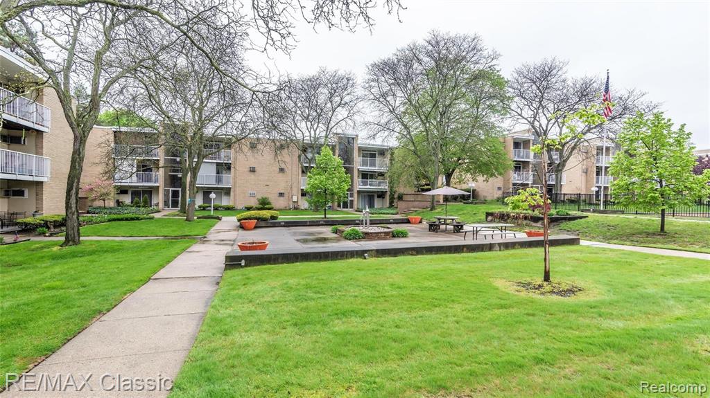 4905 Crooks Road, Unit B4 Royal Oak, MI 48073 - Photo 6 of 36
