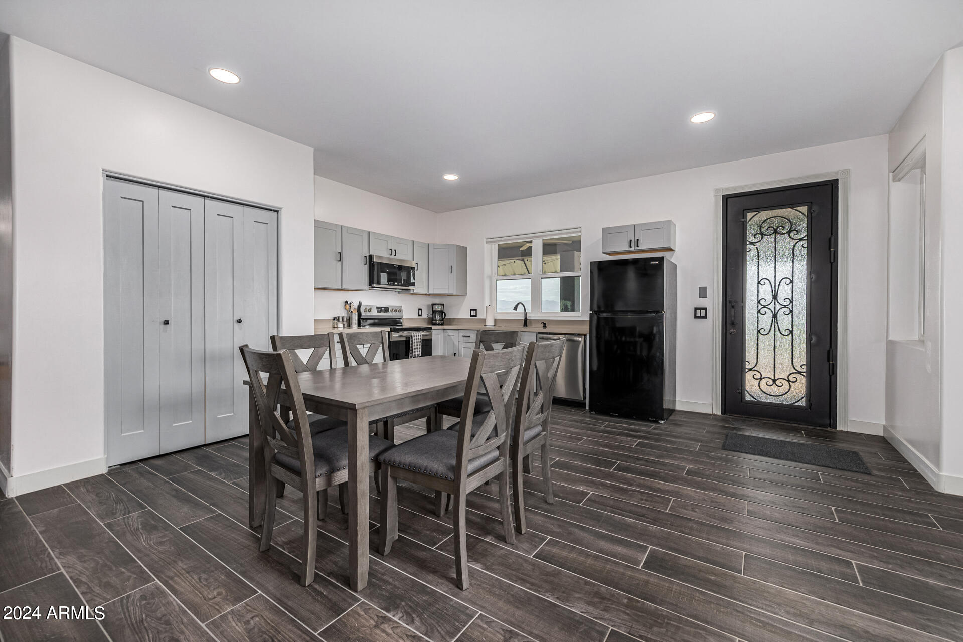1829 West Cloud Road Phoenix, AZ 85086 - Photo 68 of 137 a view of a dining room with furniture