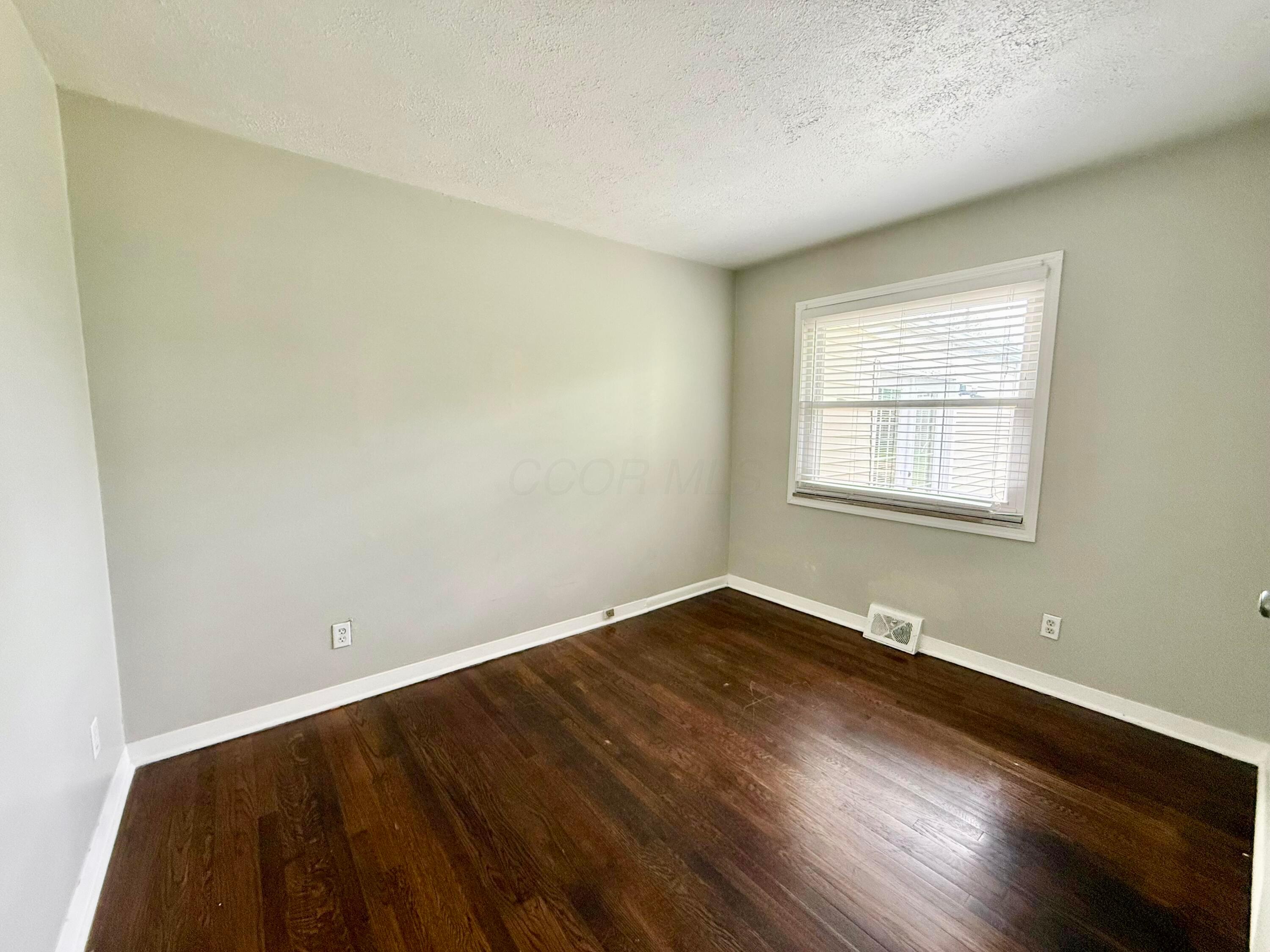 305 Danhurst Road Columbus, OH 43228 - Photo 25 of 39