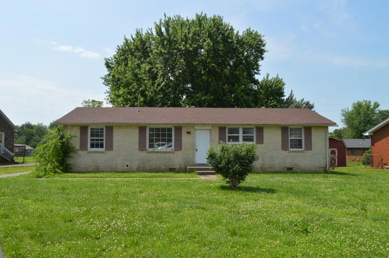 312 Copeland Road Clarksville, TN 37042 - Photo 1 of 10 a view of a house with yard and plants