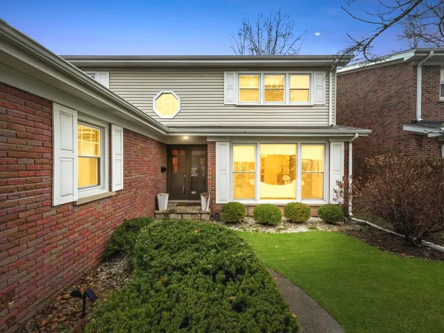 $4,300 | 5238 Pratt Avenue, Skokie, IL 60077