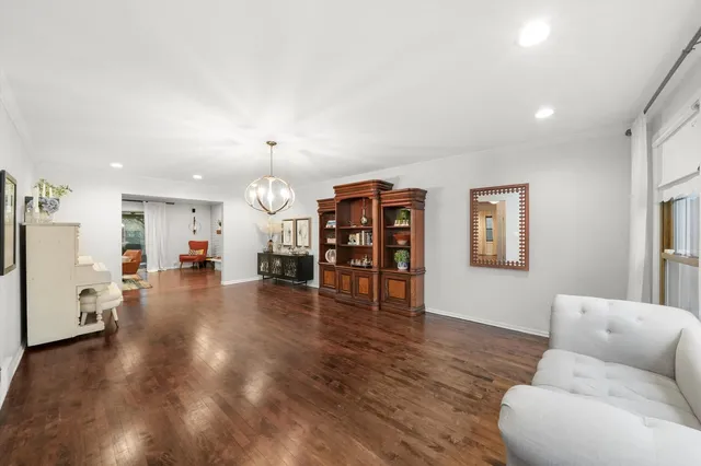 $4,300 | 5238 Pratt Avenue, Skokie, IL 60077