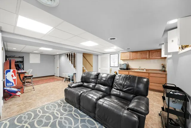 $4,300 | 5238 Pratt Avenue, Skokie, IL 60077