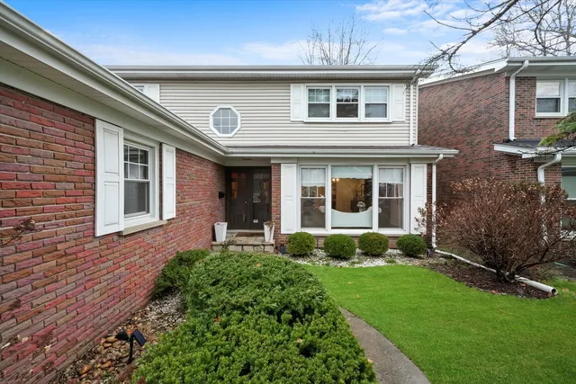 $4,300 | 5238 Pratt Avenue, Skokie, IL 60077