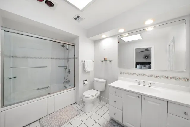 $4,300 | 5238 Pratt Avenue, Skokie, IL 60077