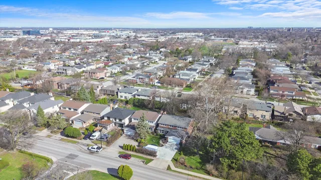 $4,300 | 5238 Pratt Avenue, Skokie, IL 60077