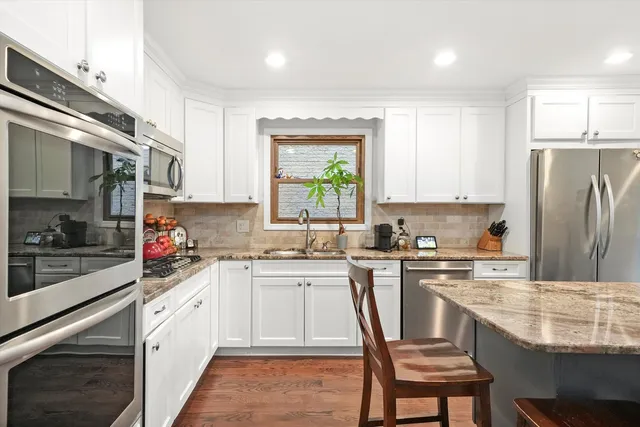 $4,300 | 5238 Pratt Avenue, Skokie, IL 60077