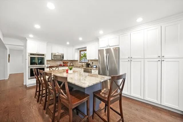 $4,300 | 5238 Pratt Avenue, Skokie, IL 60077